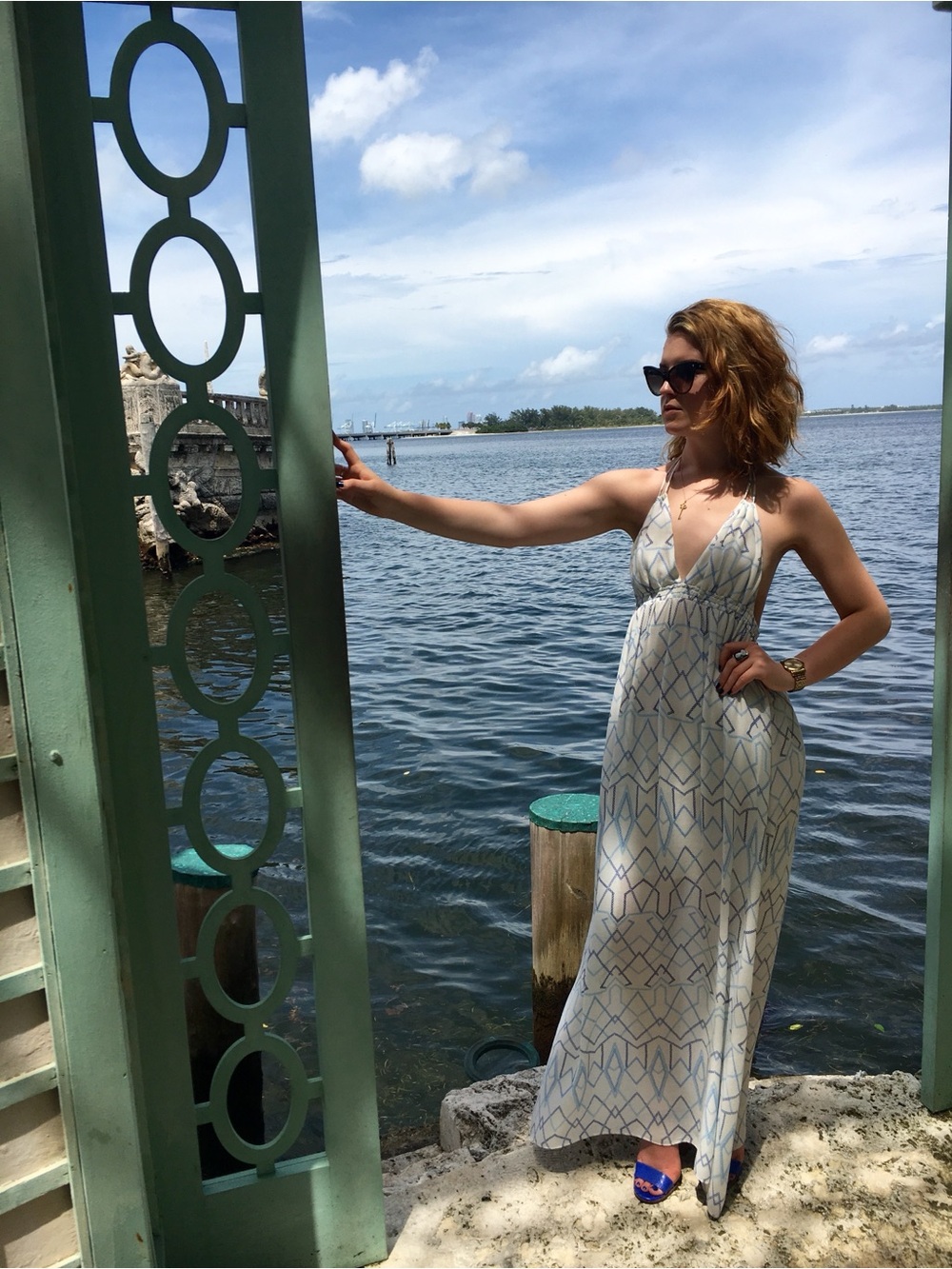 BCBG Women's Backless V-Maxi Dress in White and Blue